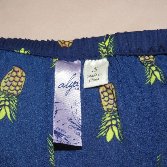 Francesca’s Alya Blue Strapless Pineapple Print Bow Front Romper - Picture 8 of 10